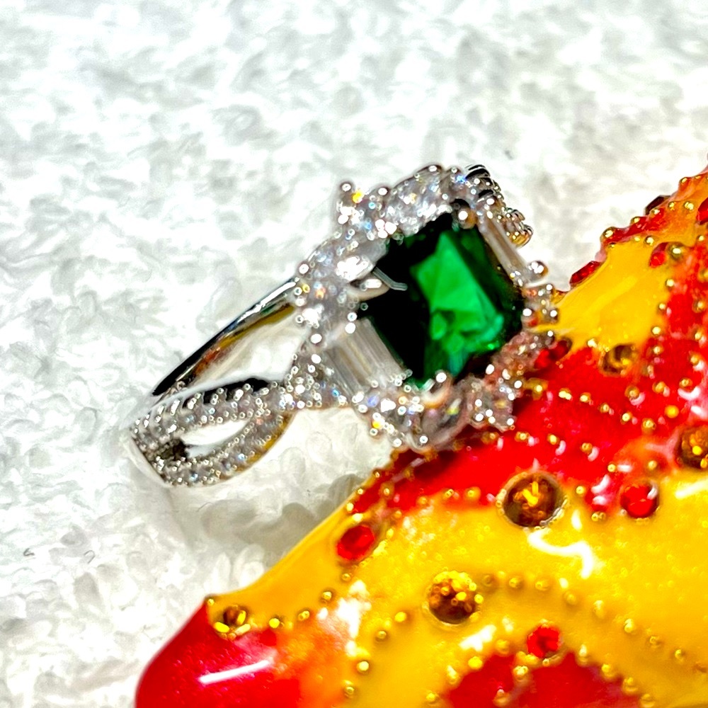Emerald green ring with rhinestone sides -baguettes-sterling